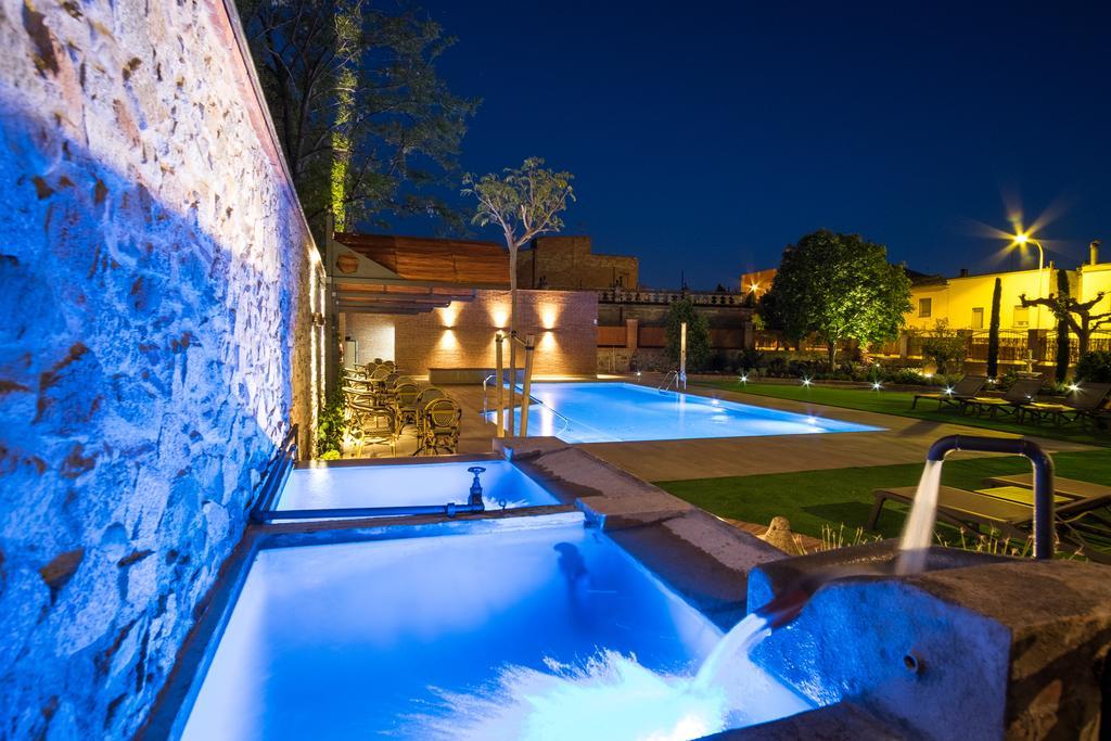 Apartaments Suites Sant Jordi Montbrió del Camp Exterior foto